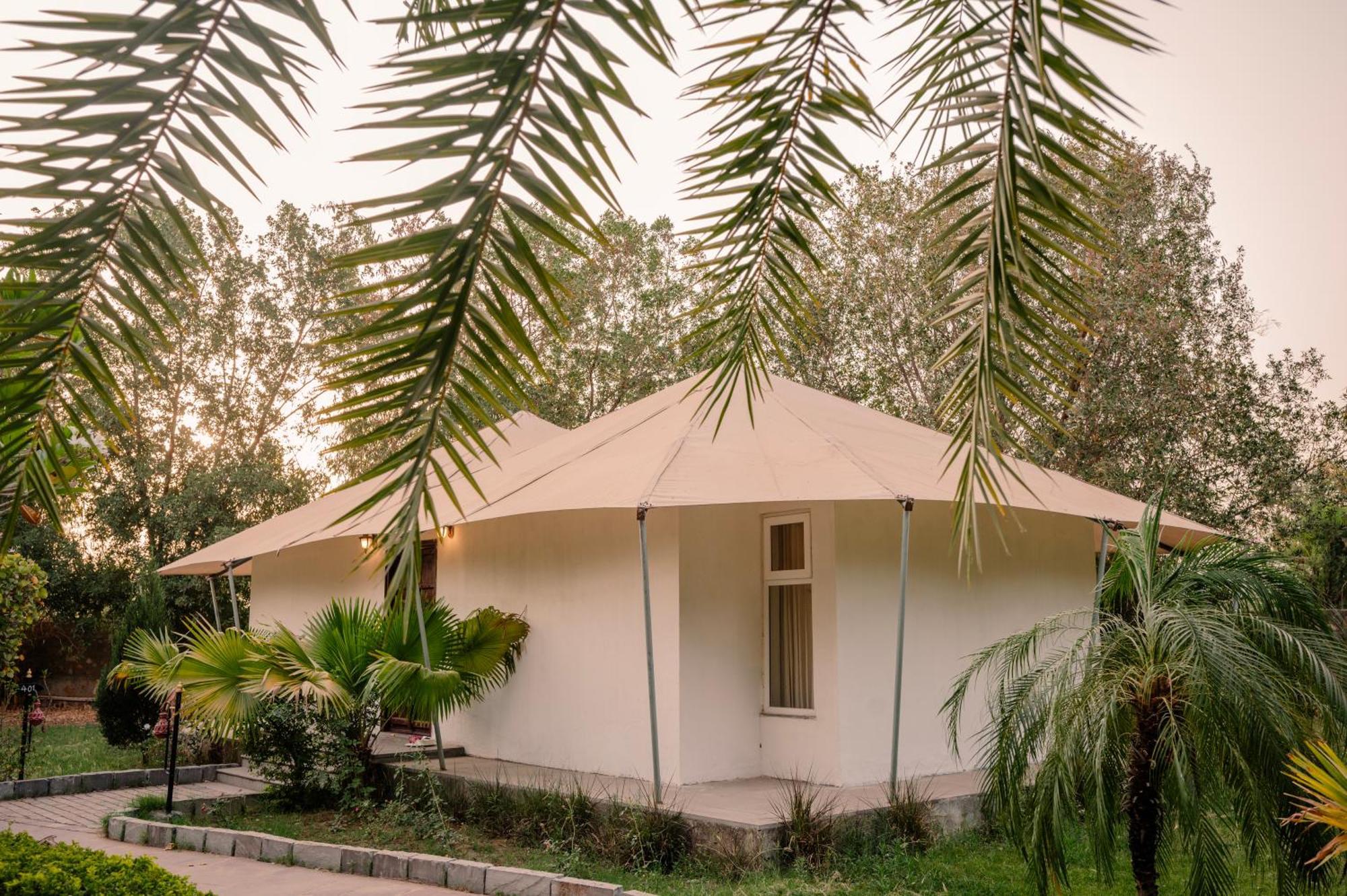 Clarks Safari Ranthambore Khilchīpur Exteriör bild